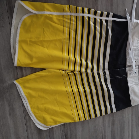 Mossimo supply co Shorts size 30 - Picture 3 of 3